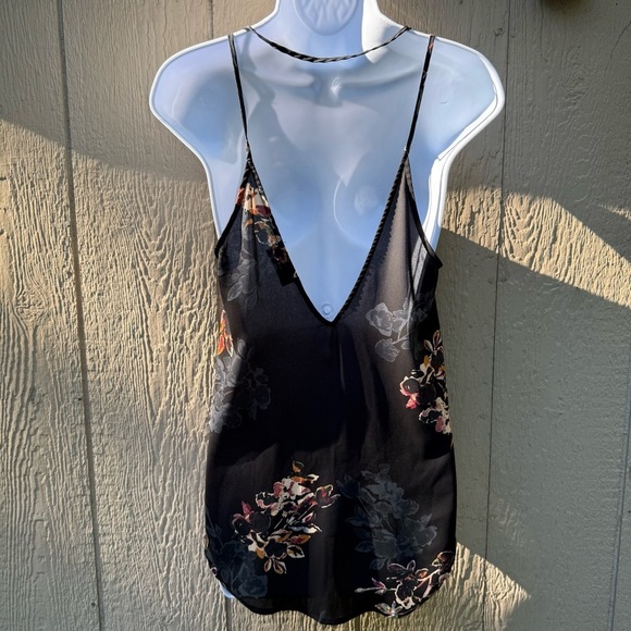 ASTR Women's Black Floral Patterned Camisole Spaghetti Strap V-Neck S - Picture 3 of 4